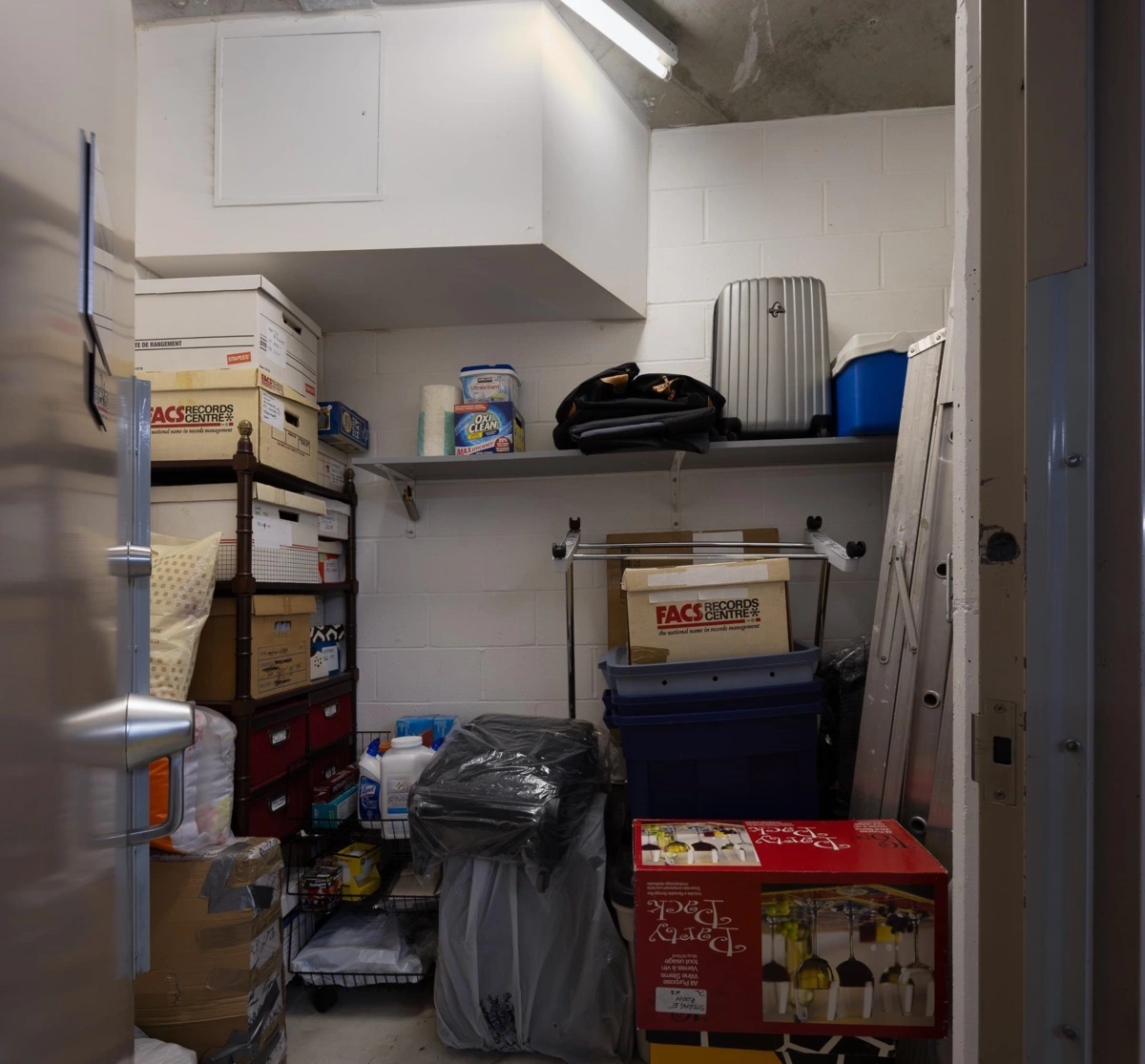 Hot Tub / Spa Photo of 401 988 Richards Street, Vancouver, BC