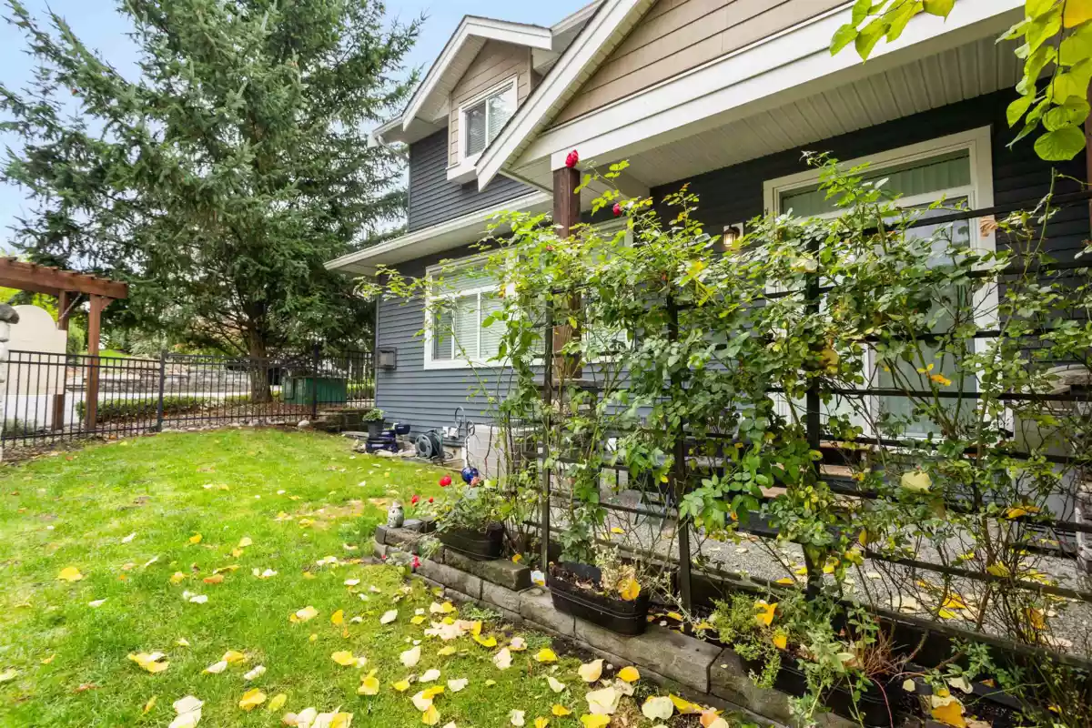 Backyard Photo of 3 34130 Old Yale Road, Abbotsford, BC