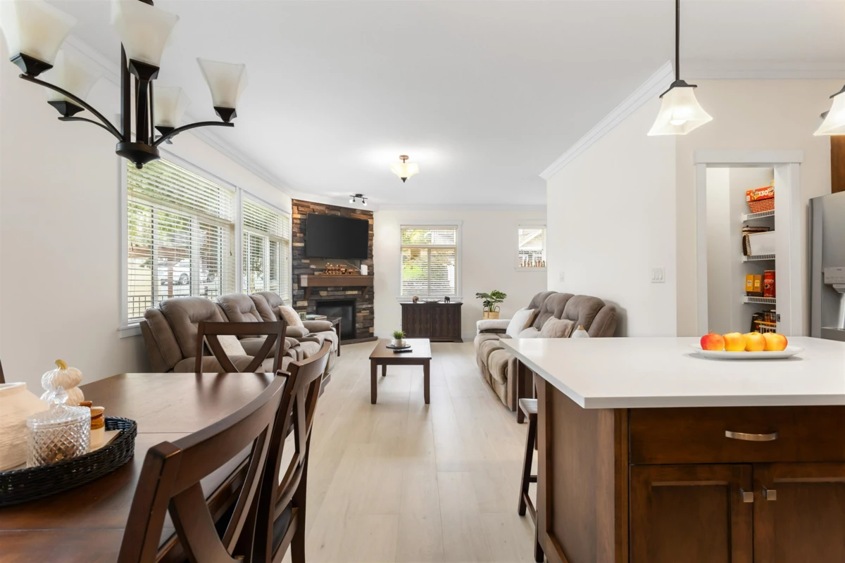 Dining Area Photo of 3 34130 Old Yale Road, Abbotsford, BC
