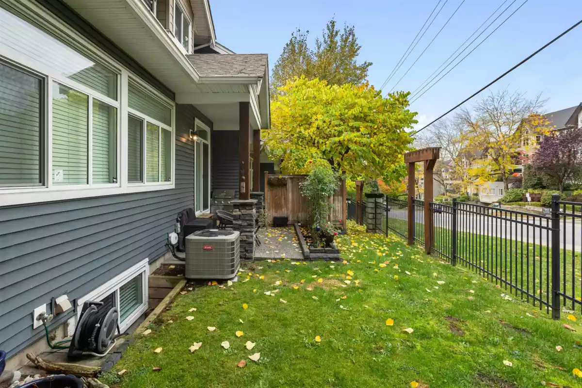 Outdoor Deck Photo of 3 34130 Old Yale Road, Abbotsford, BC
