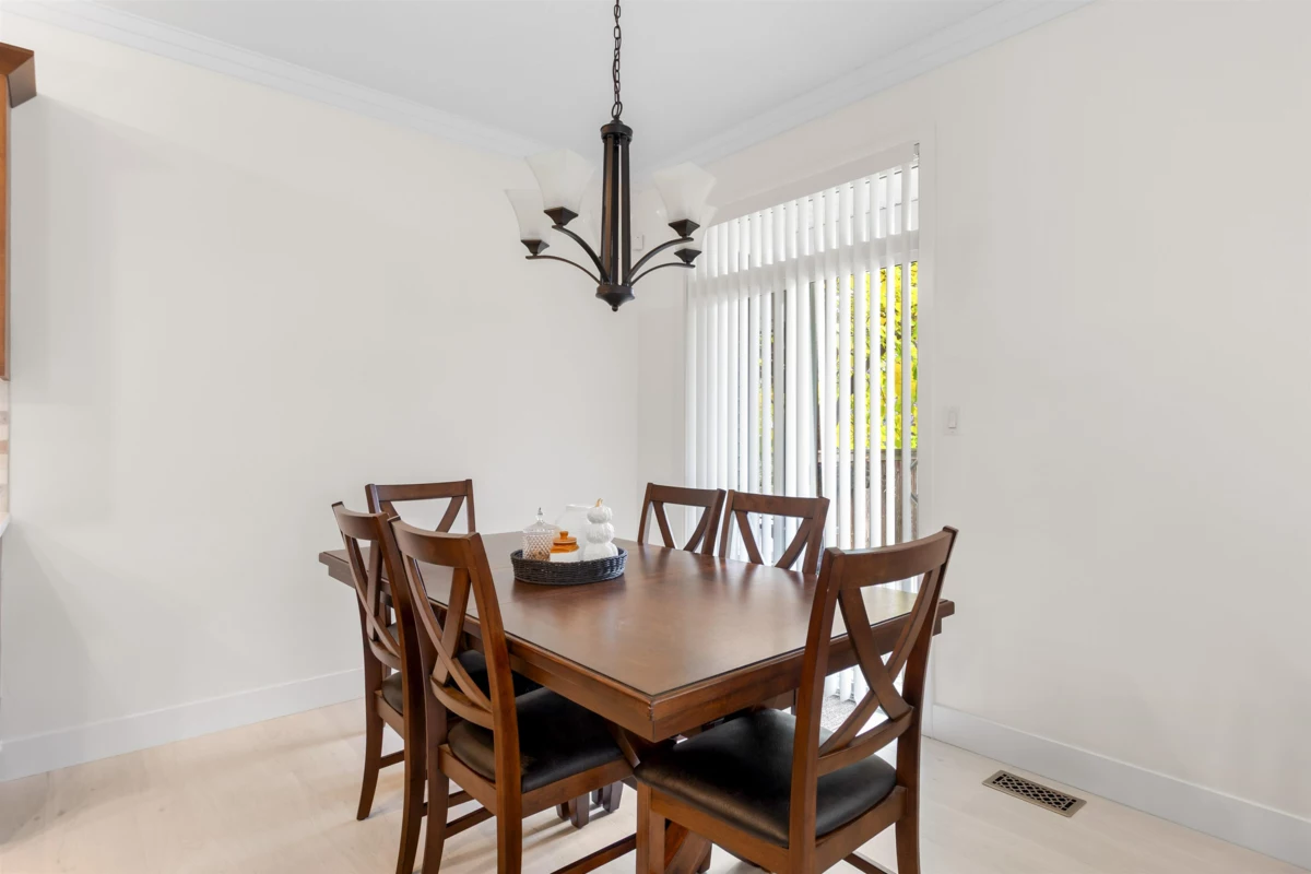 Primary Bathroom Photo of 3 34130 Old Yale Road, Abbotsford, BC