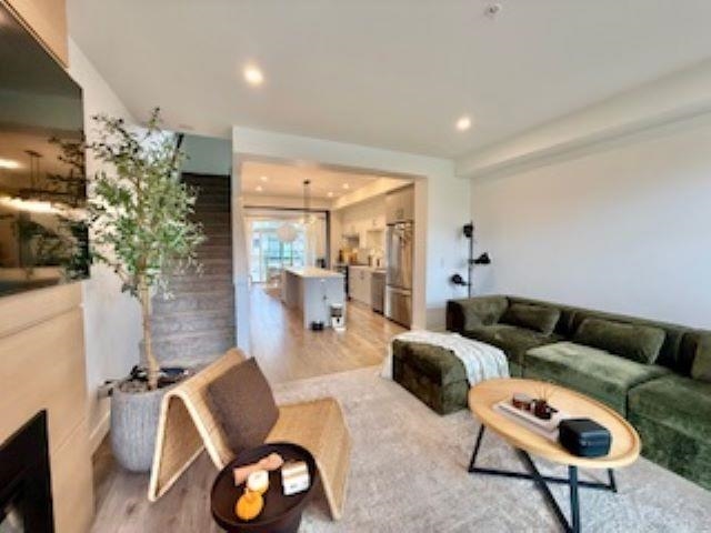 Entry Foyer Photo of 463 46150 Thomas Road, Chilliwack, BC