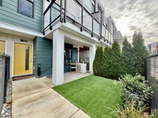 Living Room Photo of 463 46150 Thomas Road, Chilliwack, BC