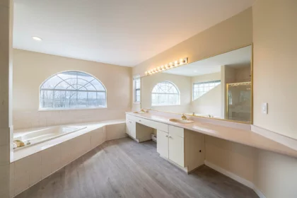 Entry Foyer Photo of 470 Riverview Crescent, Coquitlam, BC
