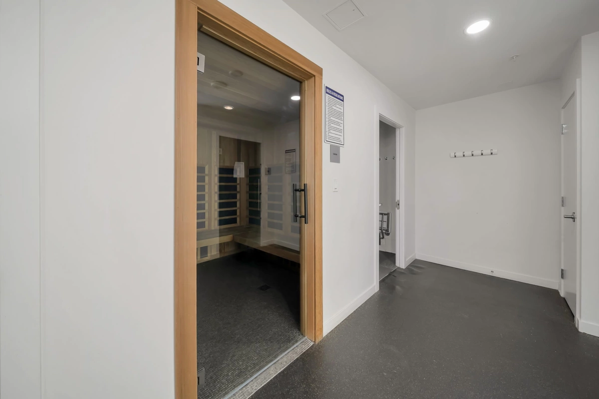 Entry Foyer Photo of 3705 13438 Central Avenue, Surrey, BC