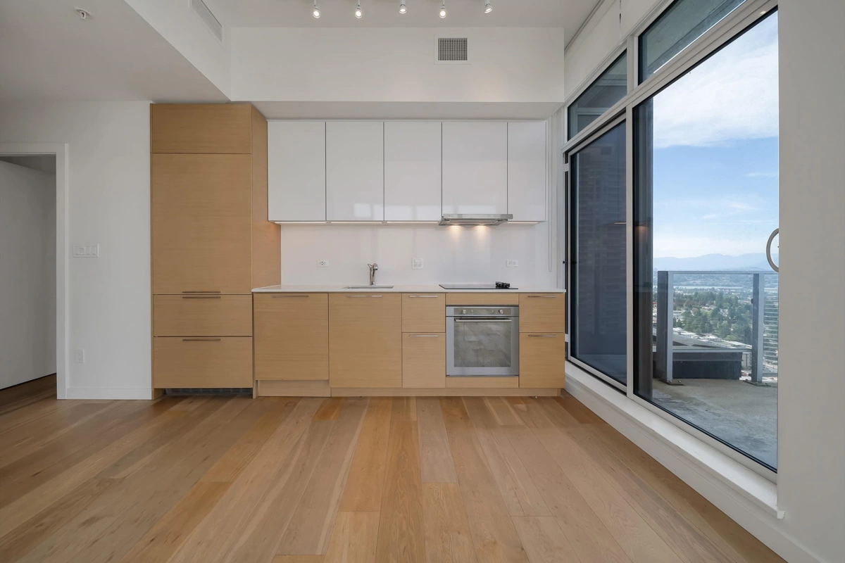 Family Room Photo of 3705 13438 Central Avenue, Surrey, BC