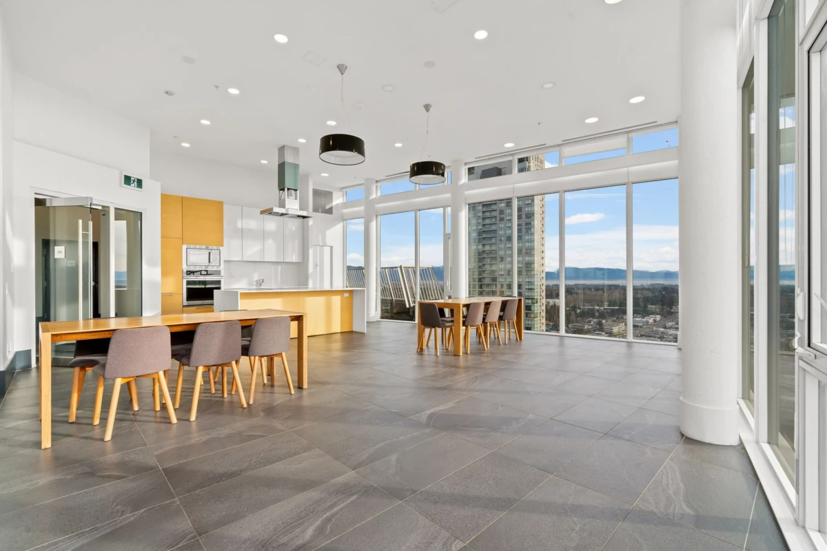 Front Yard Photo of 3705 13438 Central Avenue, Surrey, BC