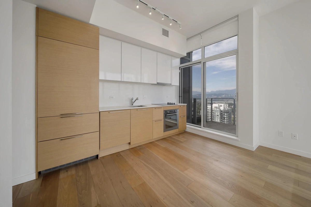 Kitchen Photo of 3705 13438 Central Avenue, Surrey, BC