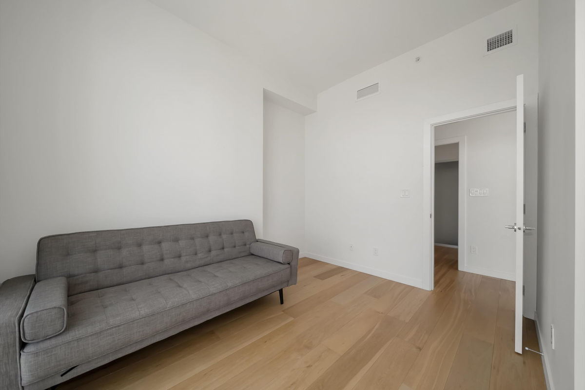 Laundry Room Photo of 3705 13438 Central Avenue, Surrey, BC