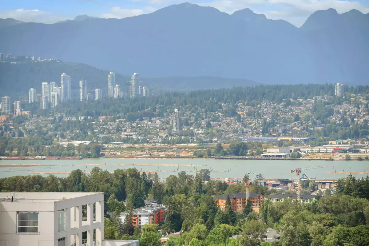 Primary Bathroom Photo of 3705 13438 Central Avenue, Surrey, BC