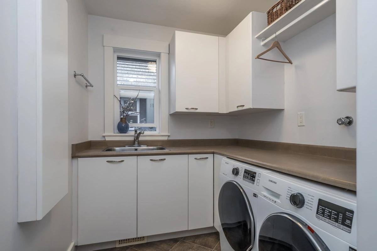 Basement Recreation Room Photo of 3428 150b Street, Surrey, BC