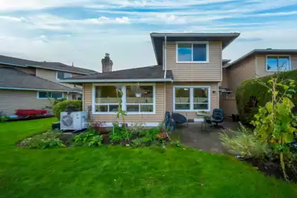 Swimming Pool Photo of 117 15121 19 Avenue, Surrey, BC