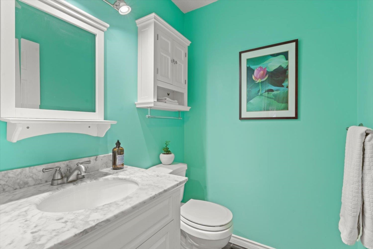 Bedroom 2 Photo of 2 33951 Marshall Road, Abbotsford, BC