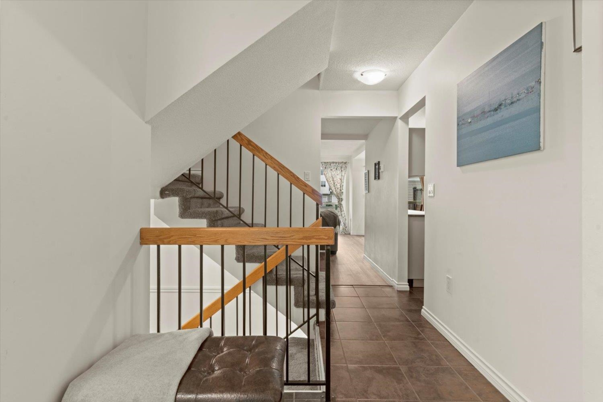 Bedroom 3 Photo of 2 33951 Marshall Road, Abbotsford, BC