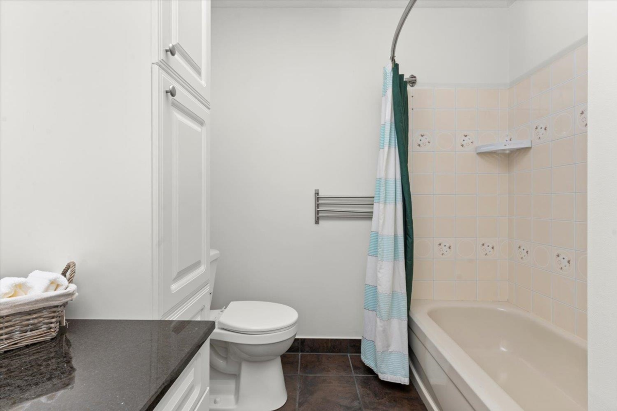 Entry Foyer Photo of 2 33951 Marshall Road, Abbotsford, BC