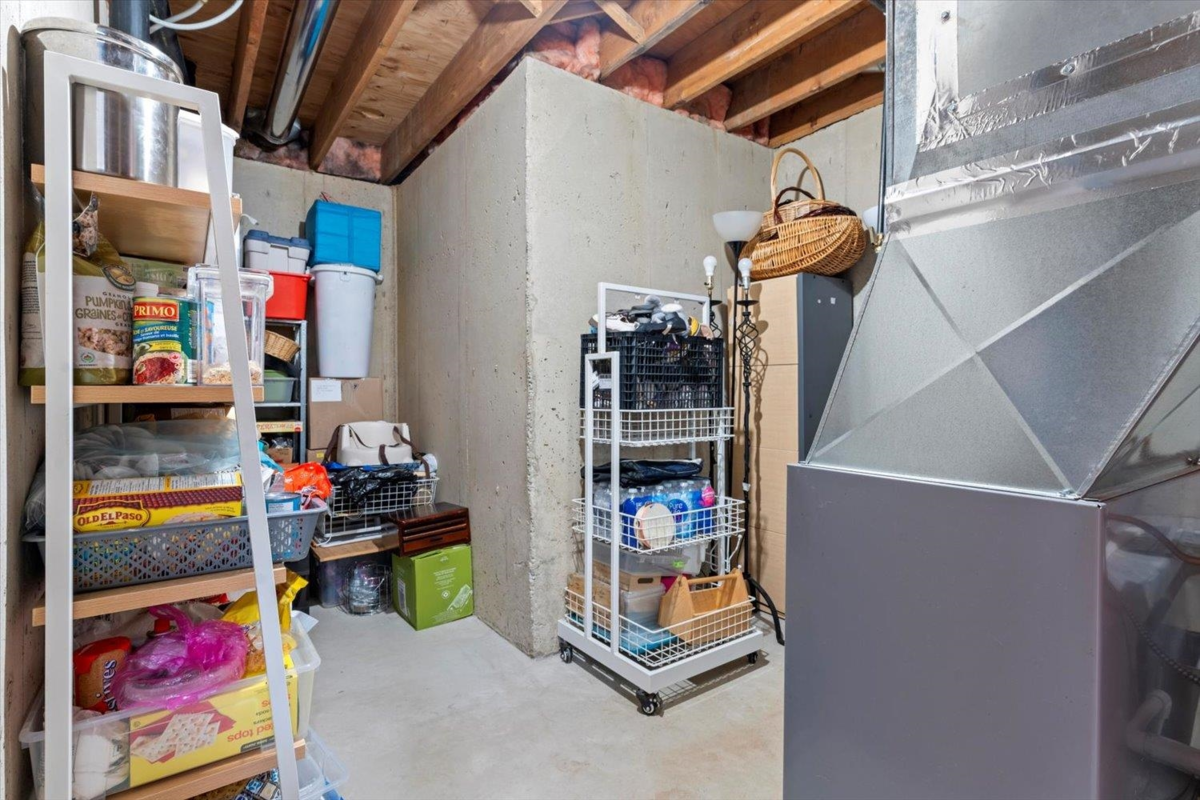 Front Yard Photo of 2 33951 Marshall Road, Abbotsford, BC