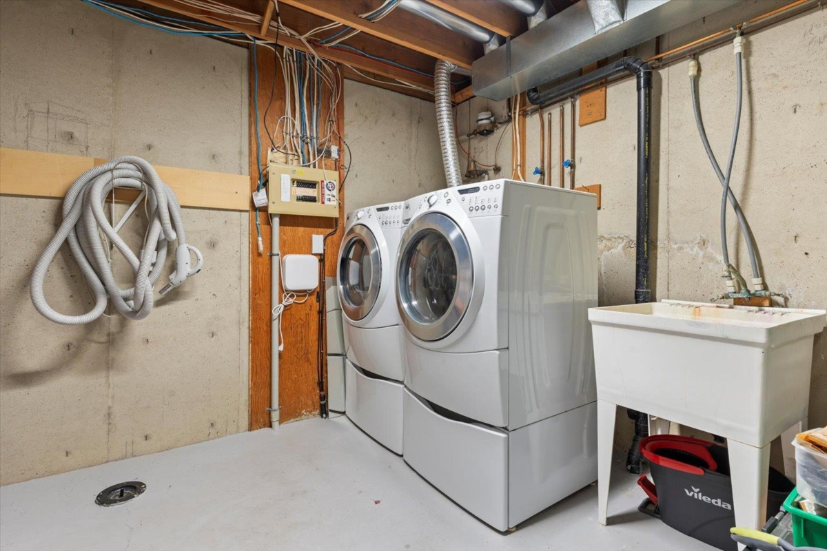 Garden / Landscaping Photo of 2 33951 Marshall Road, Abbotsford, BC