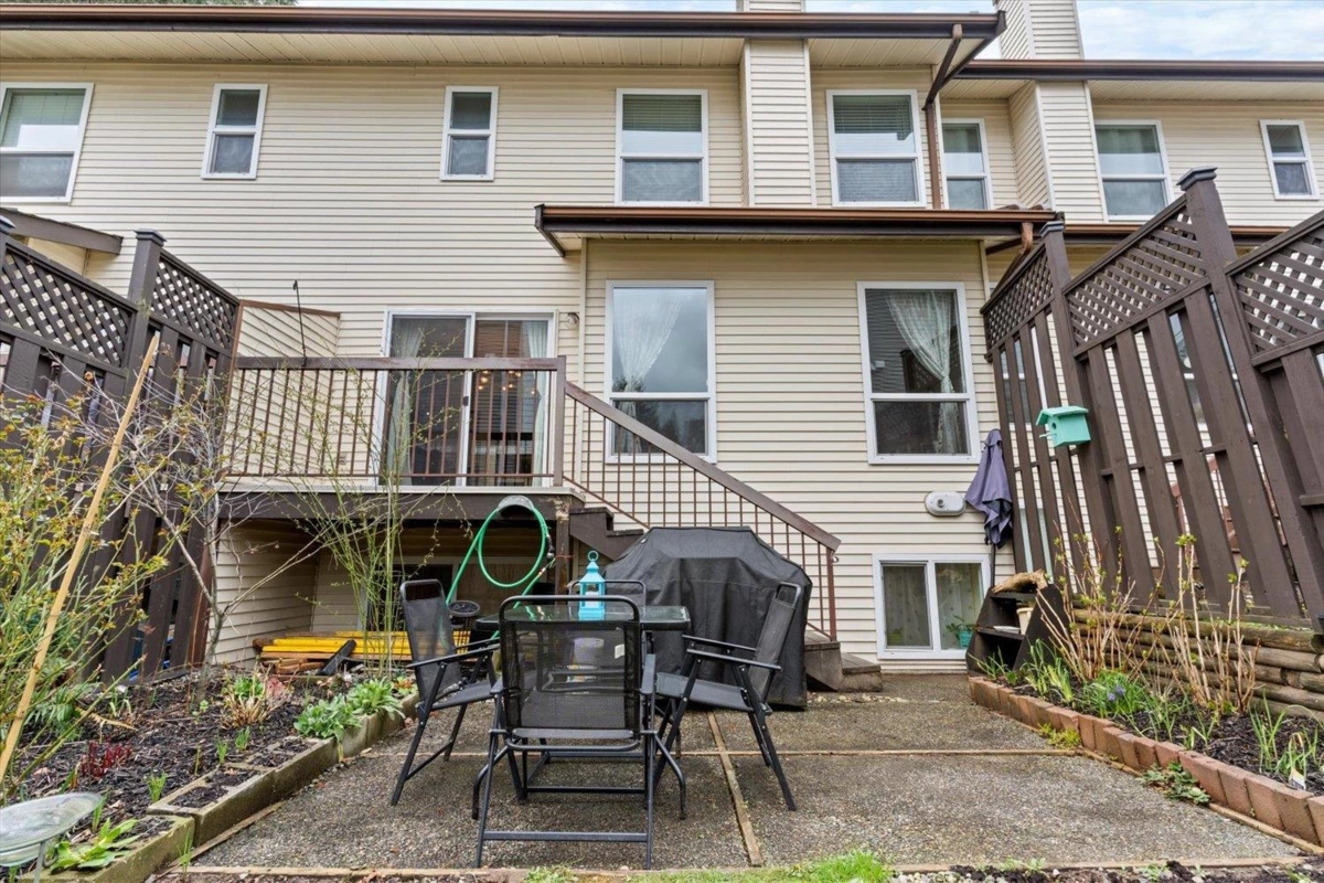 Hot Tub / Spa Photo of 2 33951 Marshall Road, Abbotsford, BC