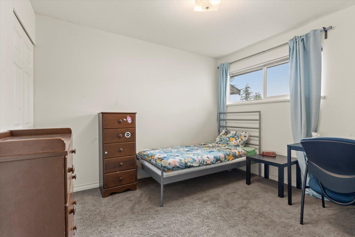 Laundry Room Photo of 2 33951 Marshall Road, Abbotsford, BC