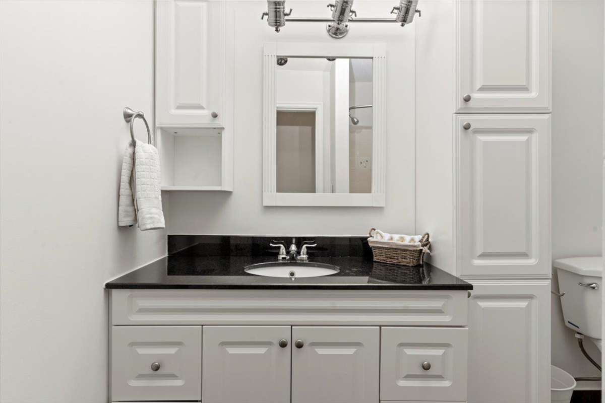 Mudroom Photo of 2 33951 Marshall Road, Abbotsford, BC