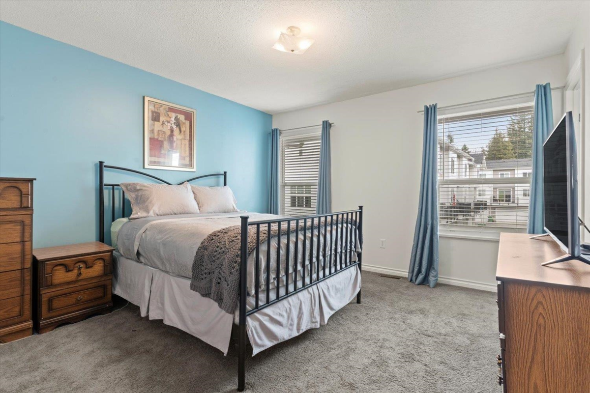 Powder Room Photo of 2 33951 Marshall Road, Abbotsford, BC