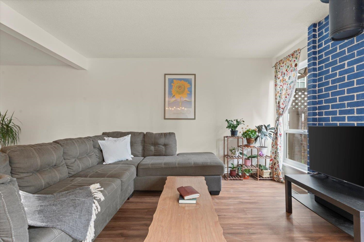 Primary Bathroom Photo of 2 33951 Marshall Road, Abbotsford, BC