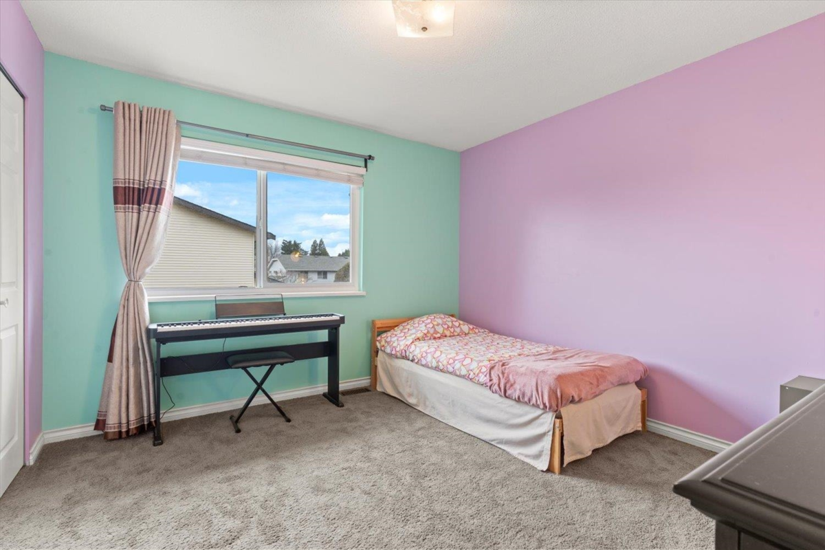 Staircase Photo of 2 33951 Marshall Road, Abbotsford, BC