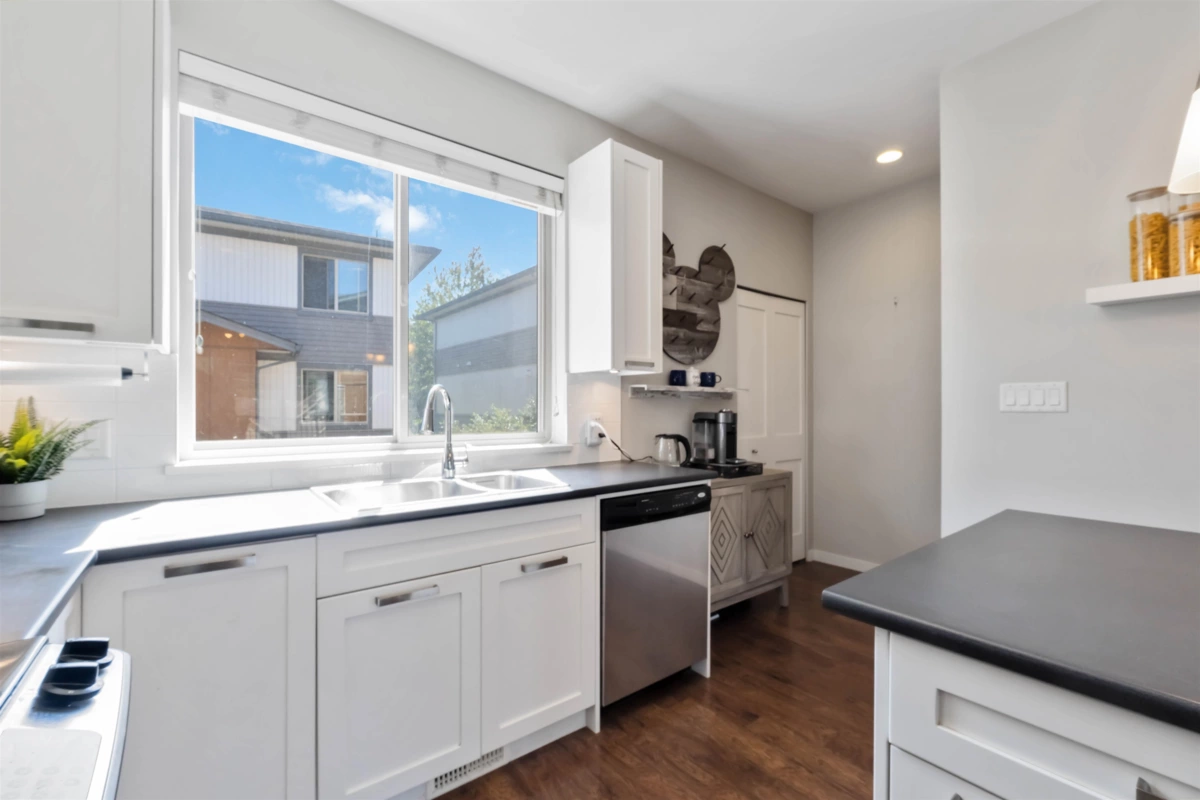 Breakfast Nook Photo of 76 34248 King Road, Abbotsford, BC