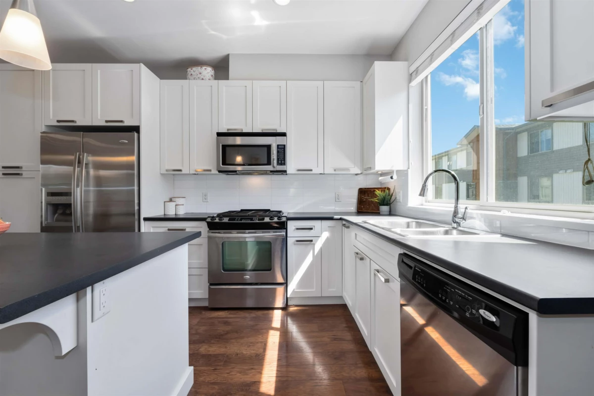 Guest Bathroom Photo of 76 34248 King Road, Abbotsford, BC