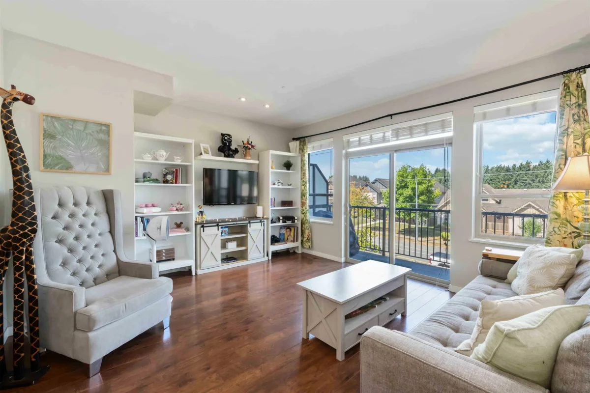 Living Room Photo of 76 34248 King Road, Abbotsford, BC