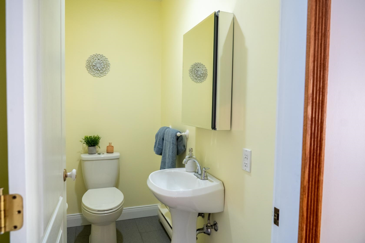 Entry Foyer Photo of 37189 Schooner Way, Pender Island, BC