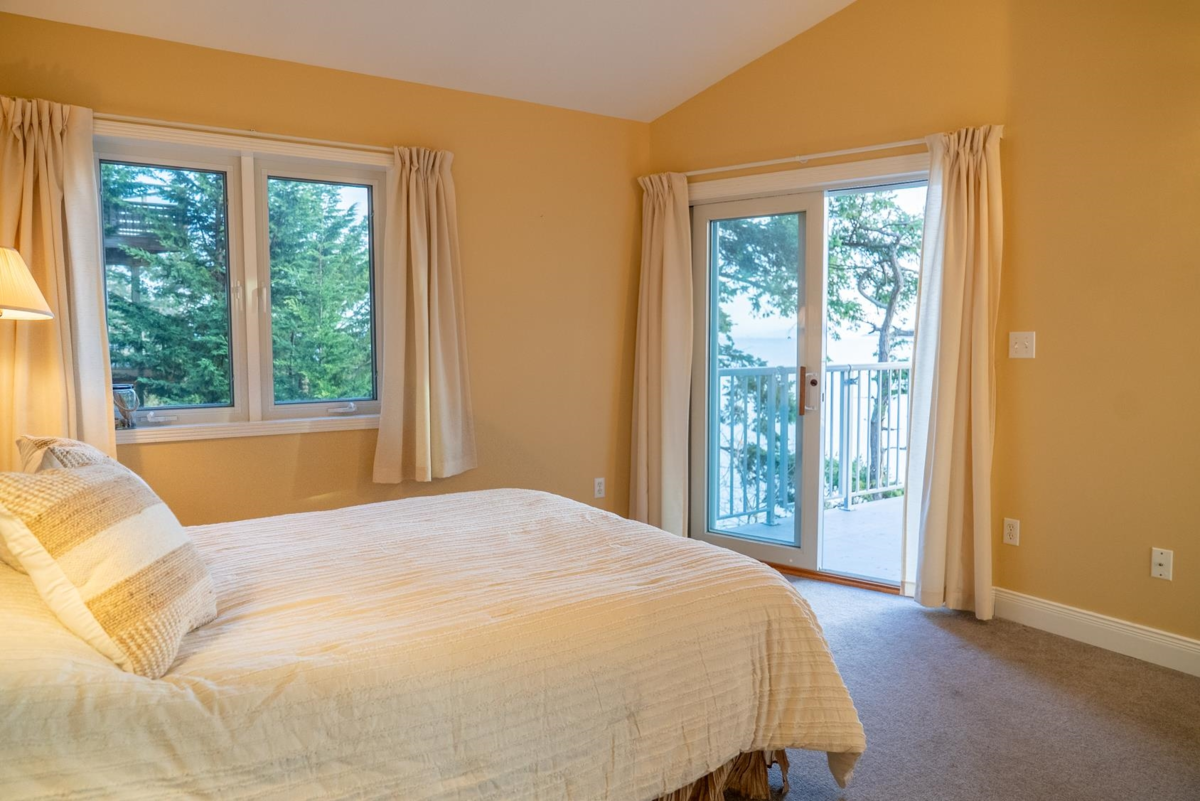 Powder Room Photo of 37189 Schooner Way, Pender Island, BC