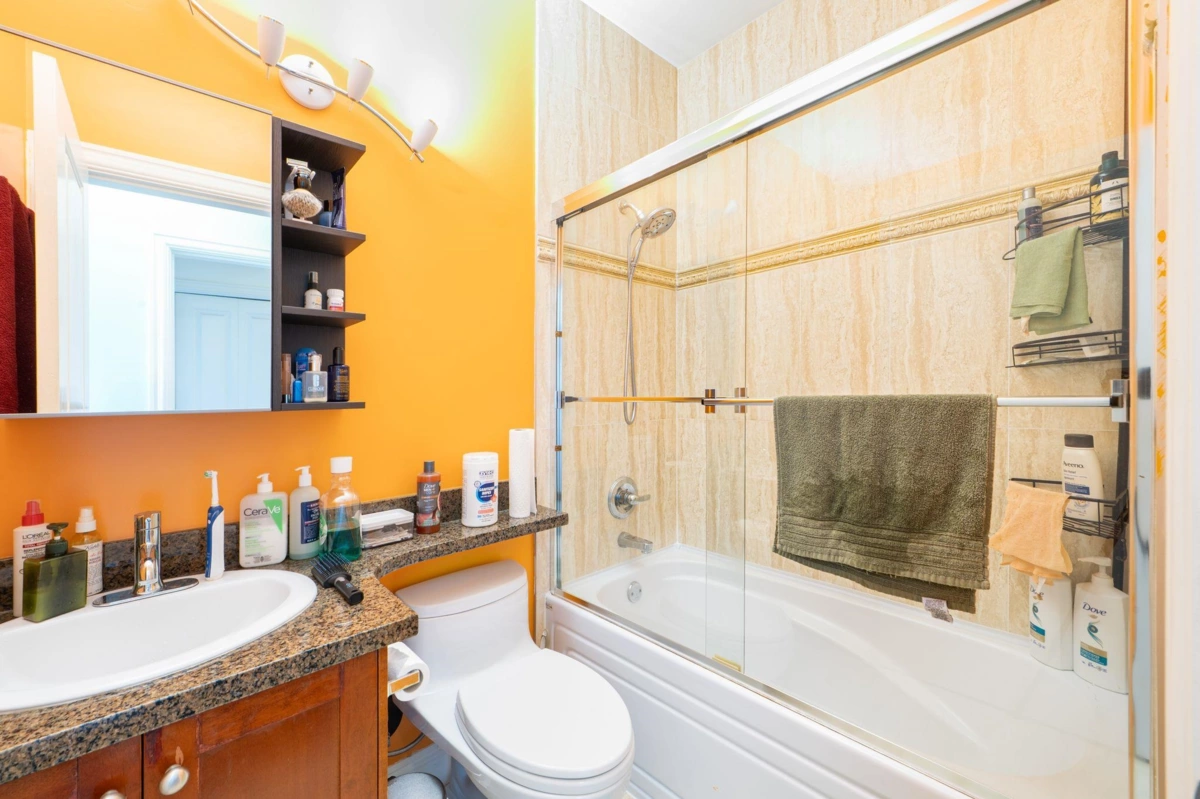 Basement Recreation Room Photo of 201 75 N Renfrew Street, Vancouver, BC