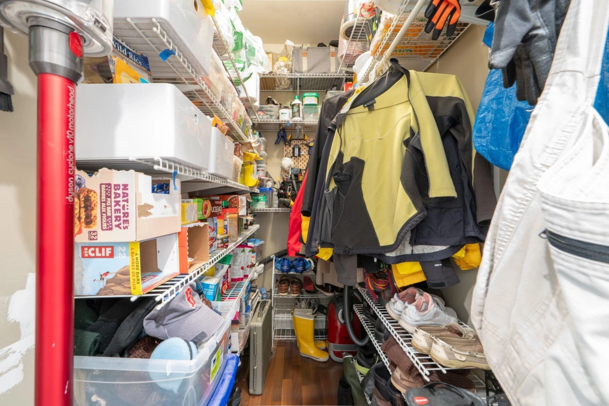Entry Foyer Photo of 201 75 N Renfrew Street, Vancouver, BC