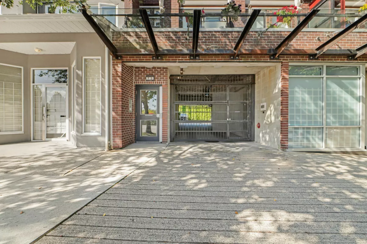 Living Room Photo of 201 75 N Renfrew Street, Vancouver, BC