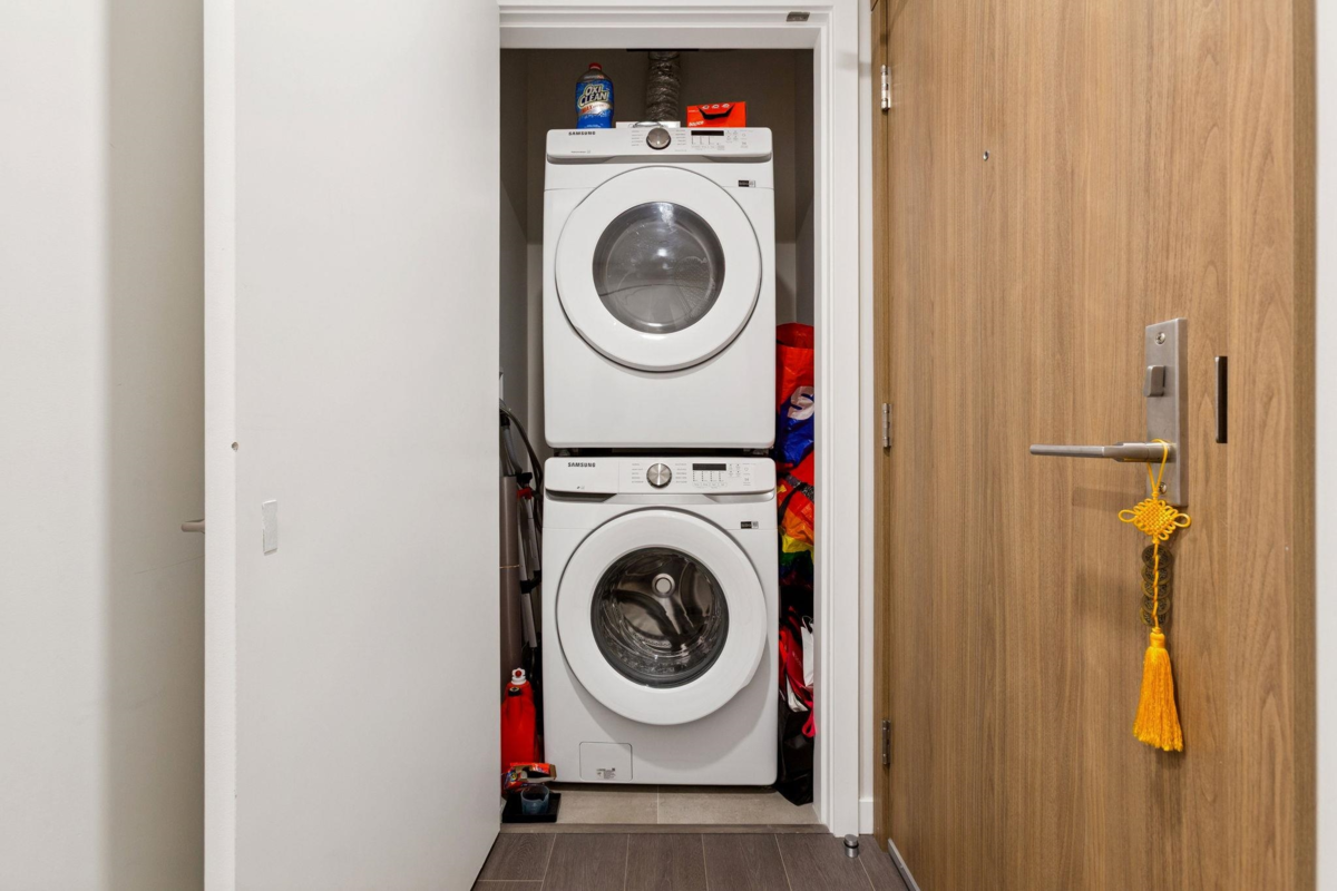 Guest Bathroom Photo of 1305 2186 Gilmore Avenue, Burnaby, BC