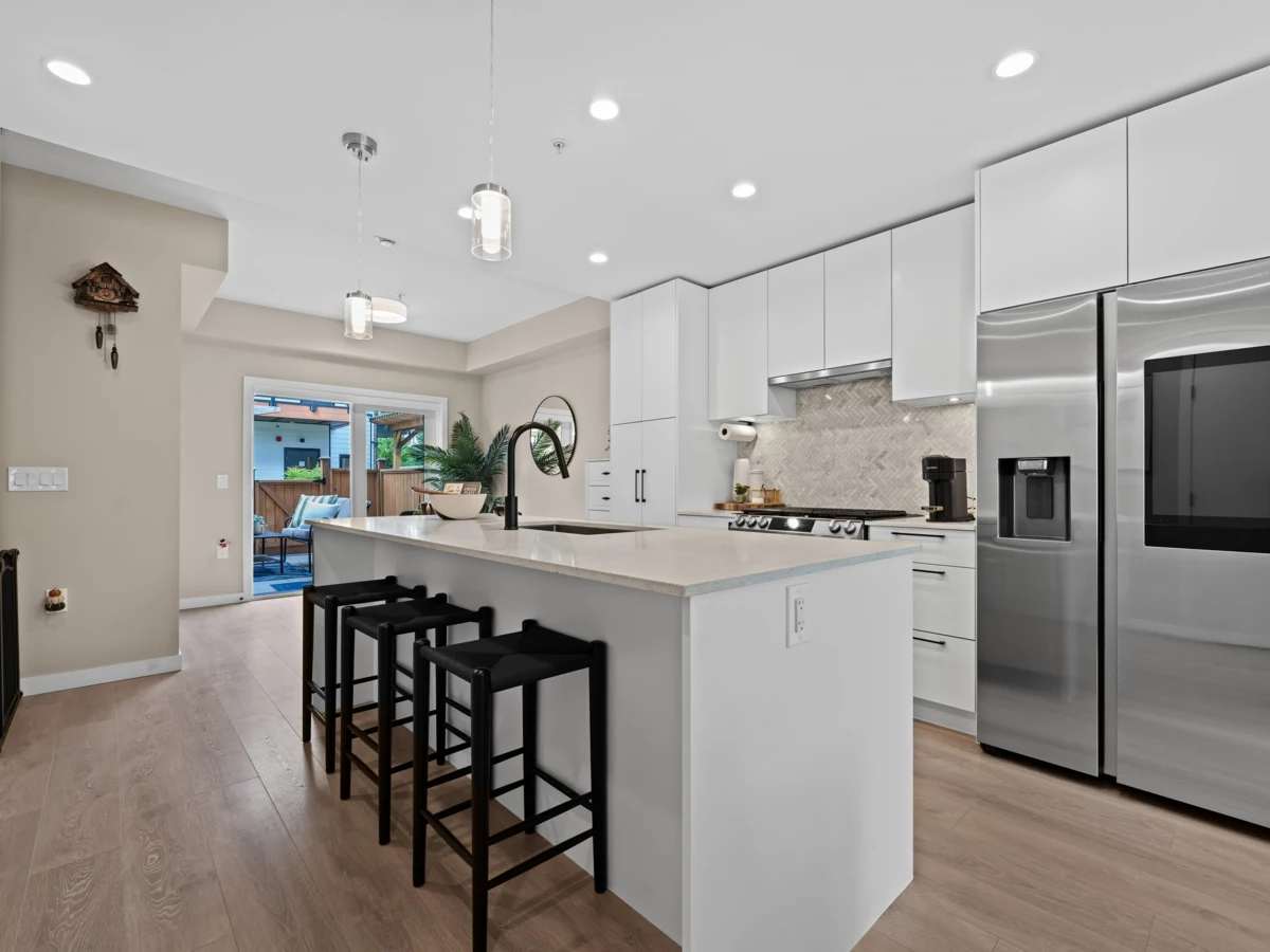 Breakfast Nook Photo of 161 565 E 2nd Street, North Vancouver, BC