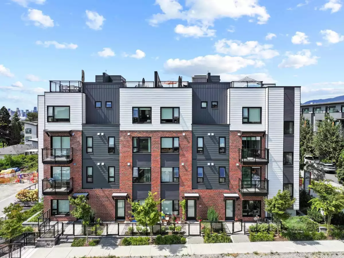 Exterior Front Photo of 161 565 E 2nd Street, North Vancouver, BC