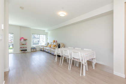 Kitchen Island Photo of 50 19451 Sutton Avenue, Pitt Meadows, BC