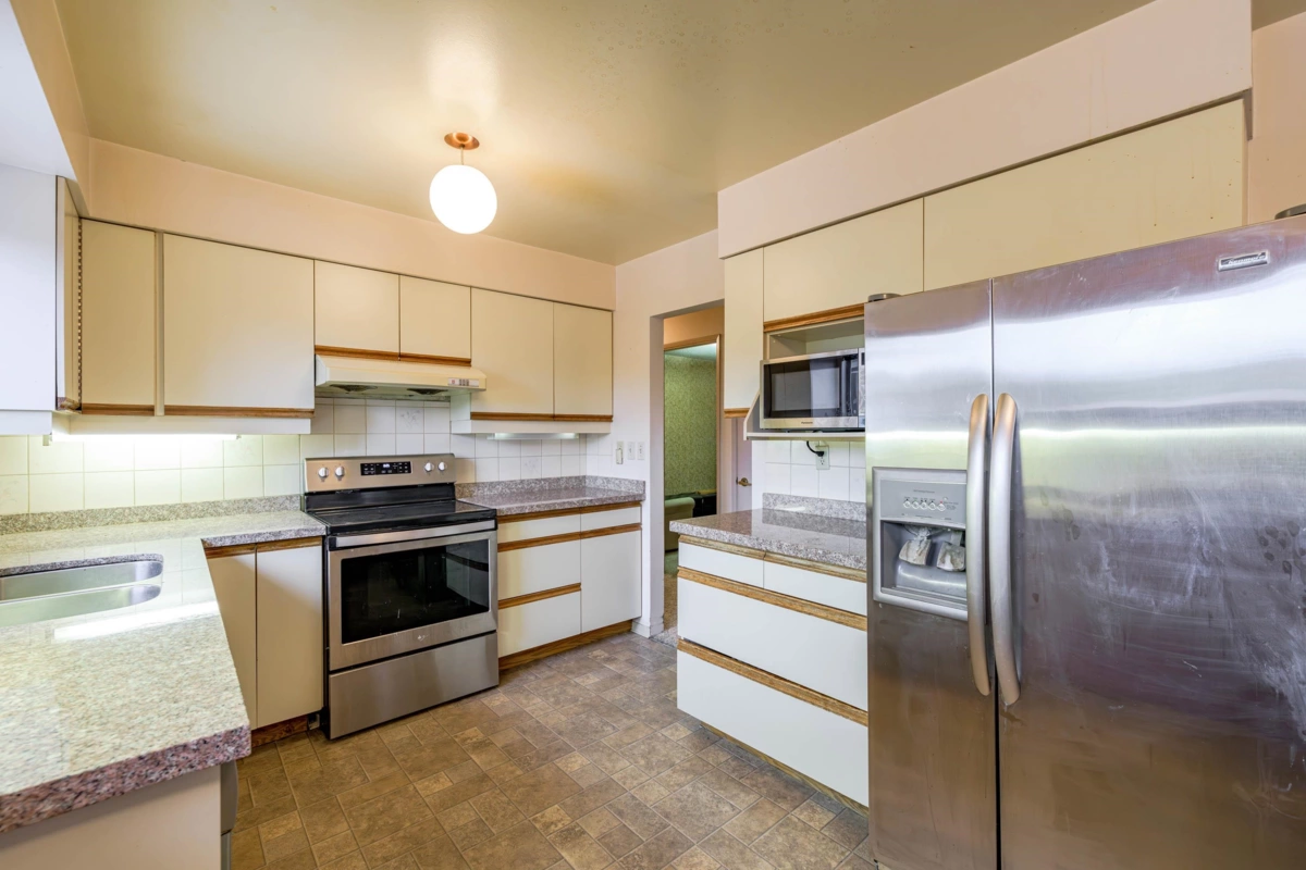 Kitchen Island Photo of 8531 Ash Street, Richmond, BC