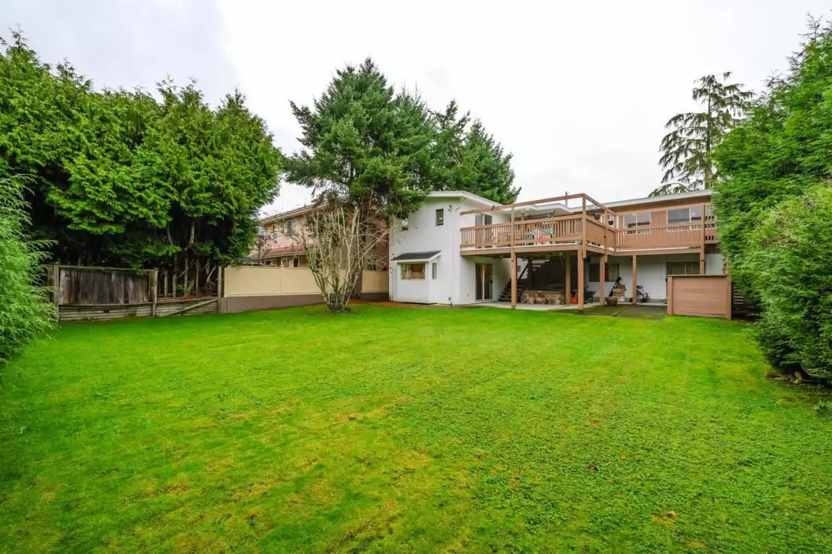 Powder Room Photo of 8531 Ash Street, Richmond, BC