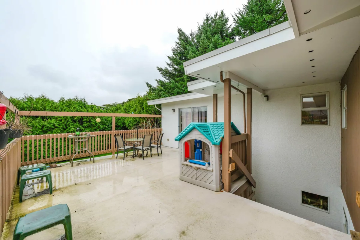 Walk-In Closet Photo of 8531 Ash Street, Richmond, BC