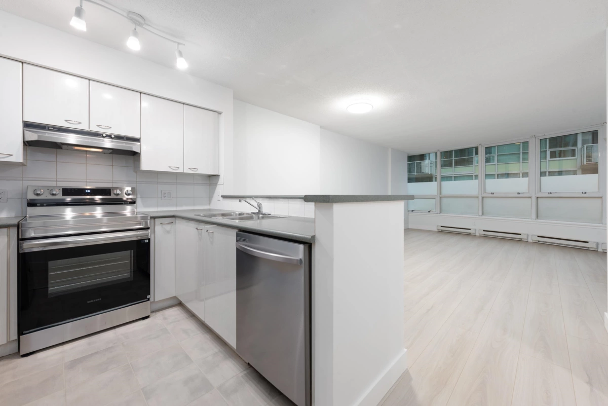 Kitchen Photo of 608 6088 Willingdon Avenue, Burnaby, BC