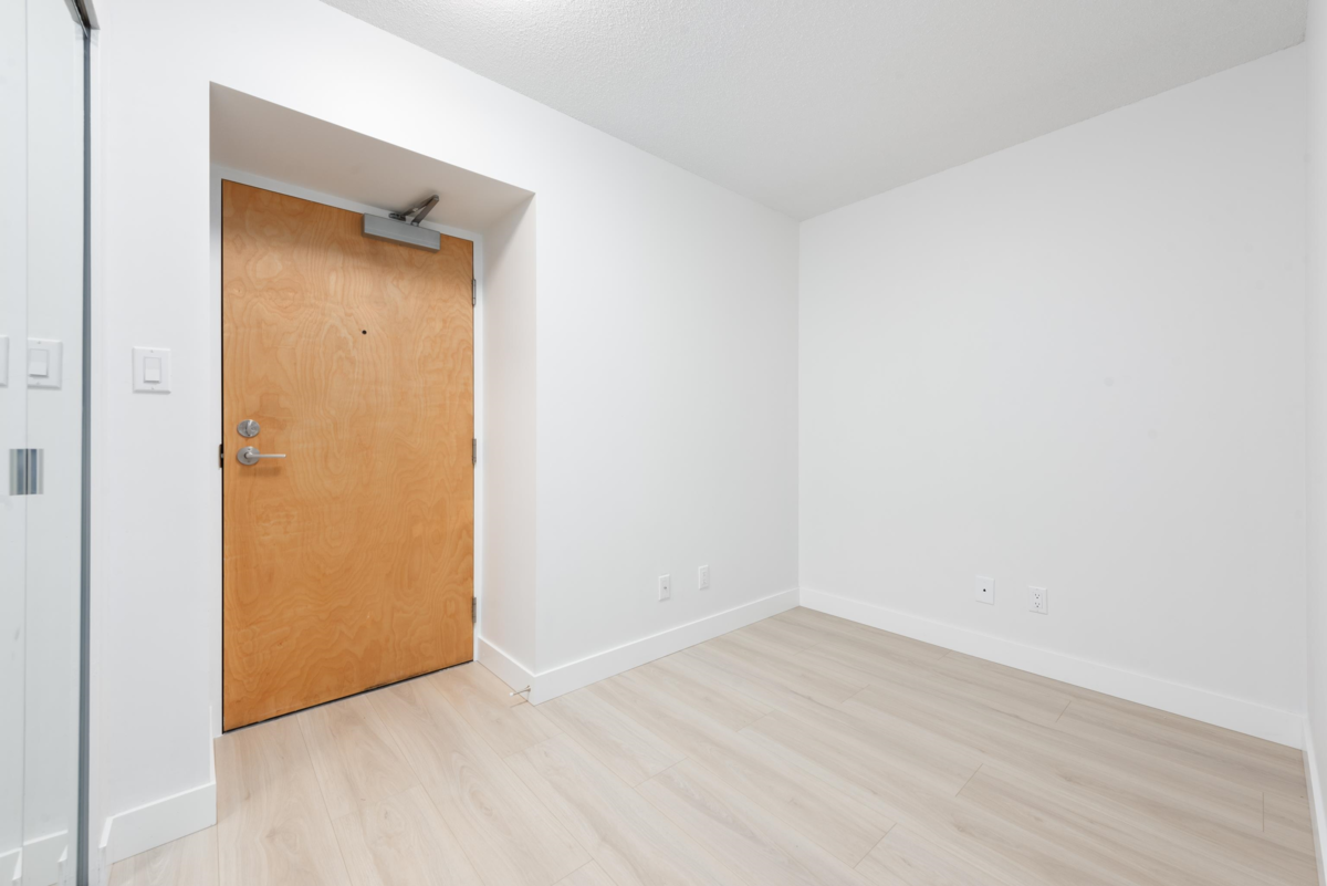 Primary Bathroom Photo of 608 6088 Willingdon Avenue, Burnaby, BC