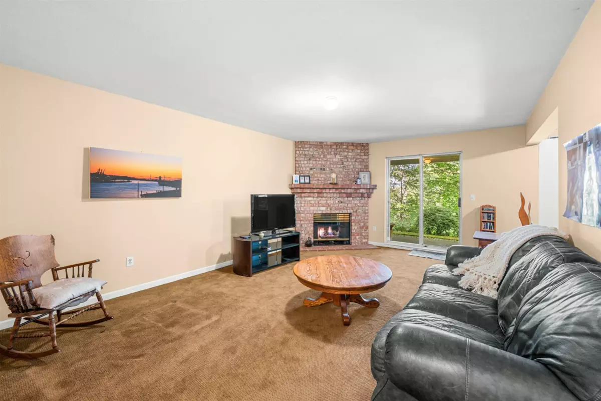 Backyard Photo of 22 72 Jamieson Court, New Westminster, BC