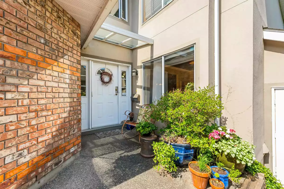 Swimming Pool Photo of 22 72 Jamieson Court, New Westminster, BC