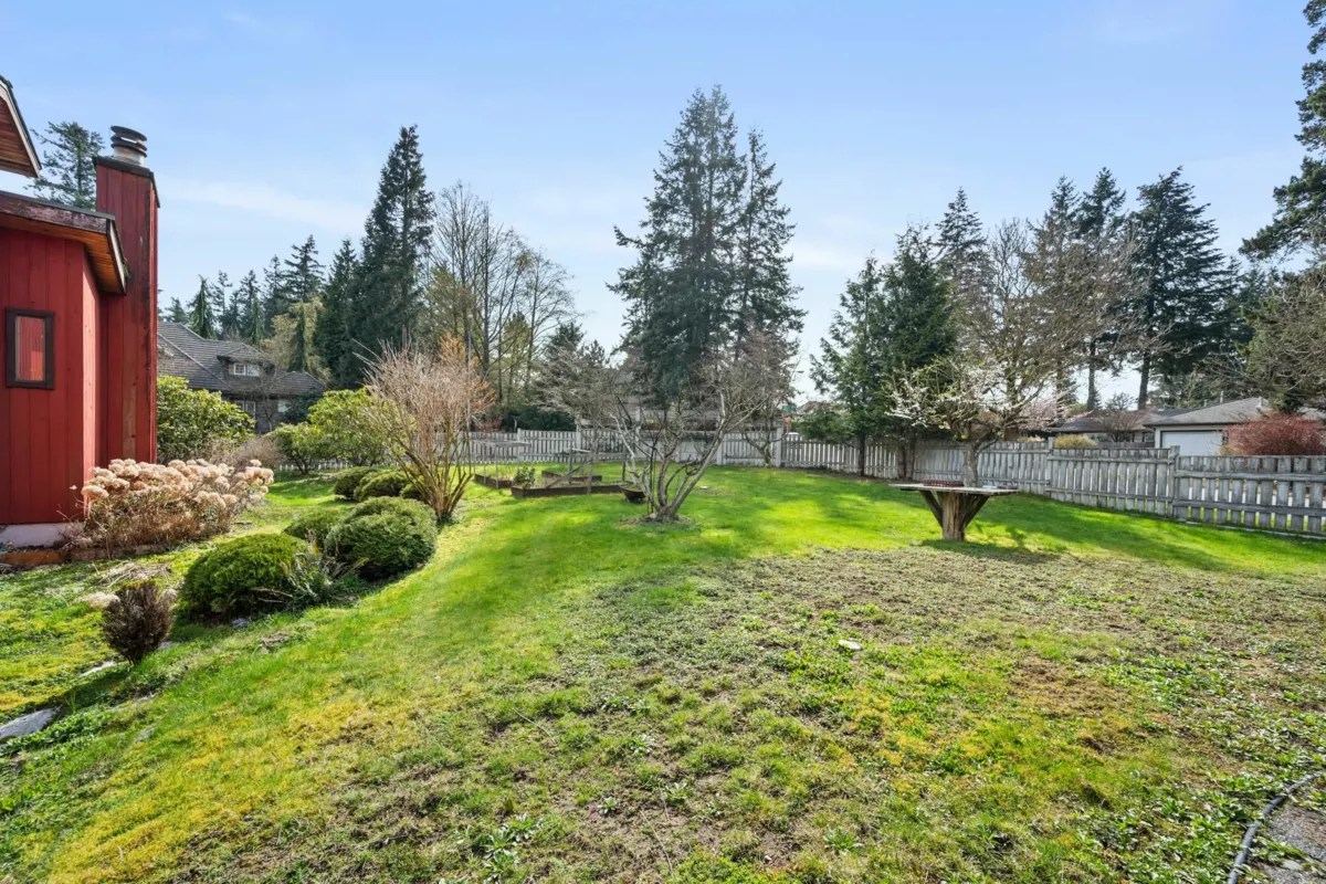 Guest Bathroom Photo of 13201 23a Avenue, Surrey, BC