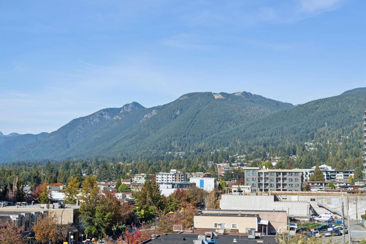 Backyard Photo of 601 108 E 14th Street, North Vancouver, BC