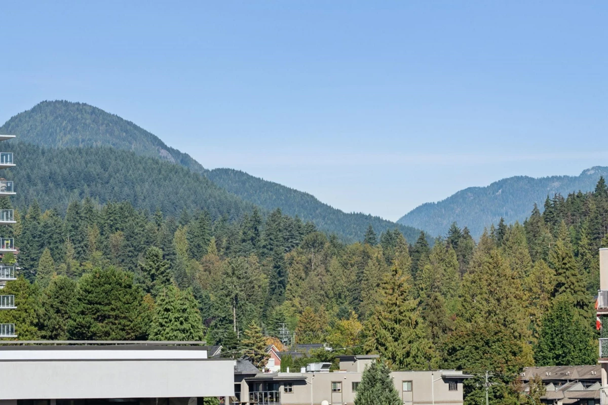 Front Yard Photo of 601 108 E 14th Street, North Vancouver, BC