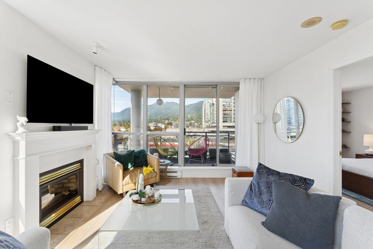 Kitchen Island Photo of 601 108 E 14th Street, North Vancouver, BC